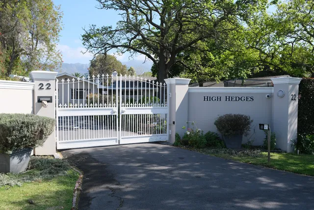 High Hedges Guest Suites Constantia
