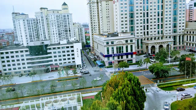 Renaissance Tianjin Lakeview Hotel Parking Lot