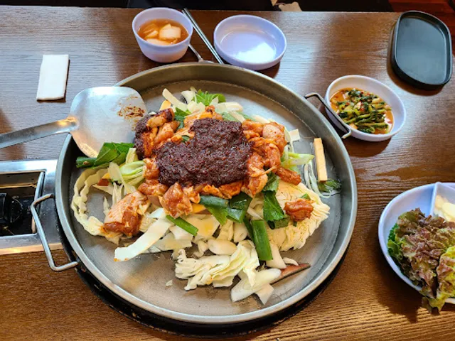 Tongnamujib Dakgalbi