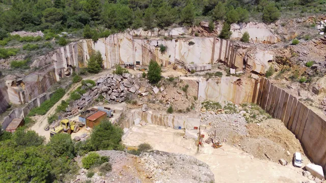 Carrière du Roy - marbre rouge