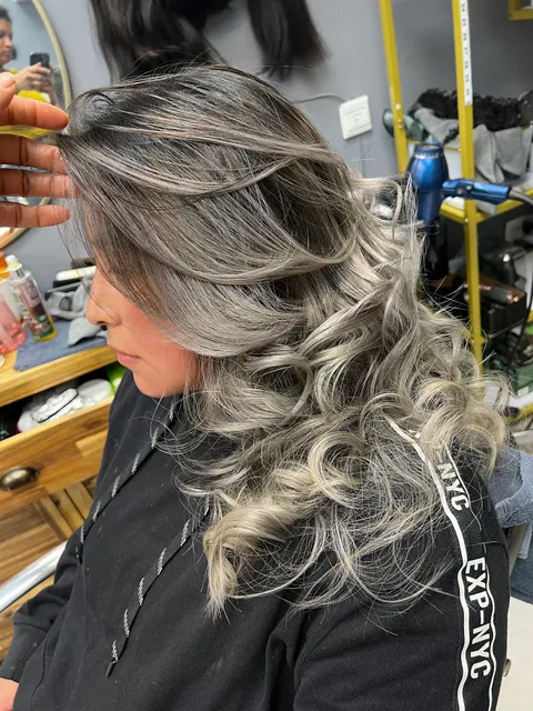 Superstar Dominican II Hair Salon