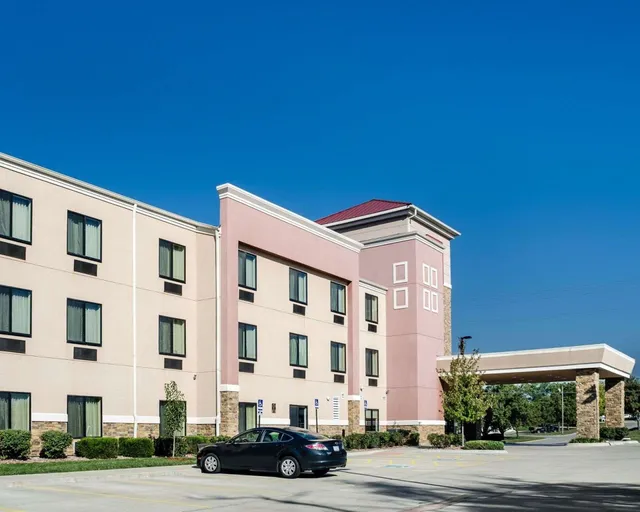 Comfort Suites Topeka Northwest