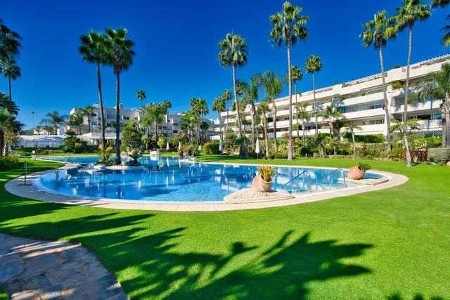 Los Granados Puerto Banús