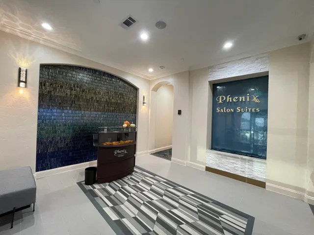 Phenix Salon Suites - River Oaks