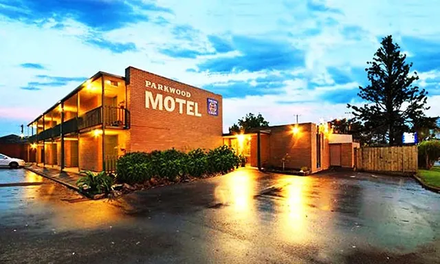 Parkwood Motel & Apartments