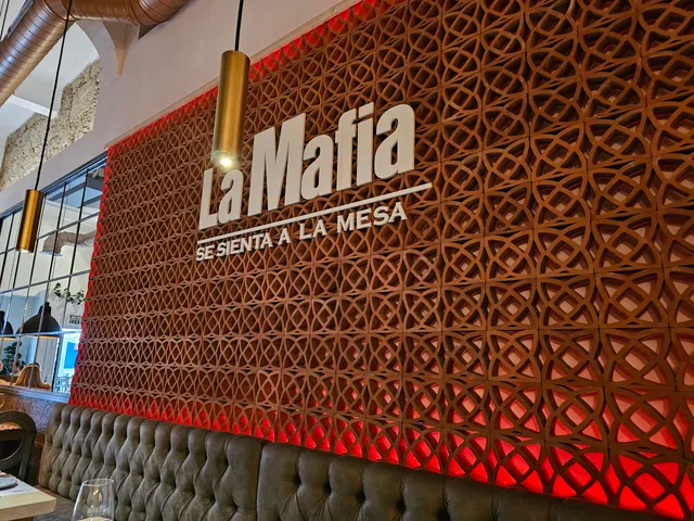 La Mafia se sienta a la mesa