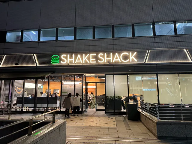 SHAKE SHACK Minatomirai Shop