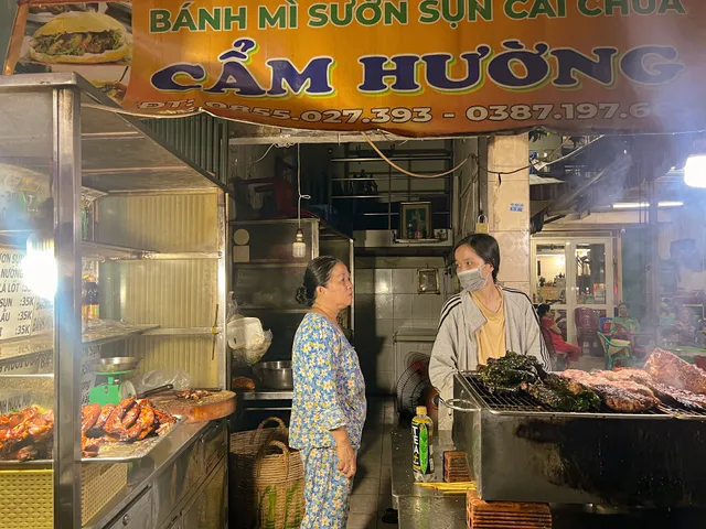 Bánh Mì Sườn Bà Hường