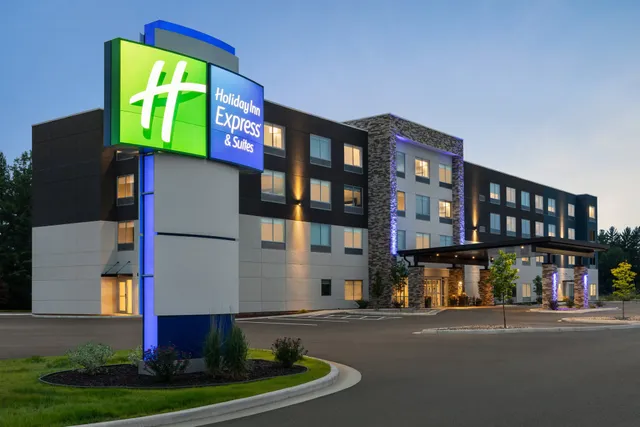 Holiday Inn Express & Suites Rhinelander by IHG