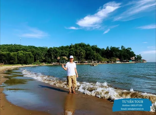 Bãi biển Vinh Sơn