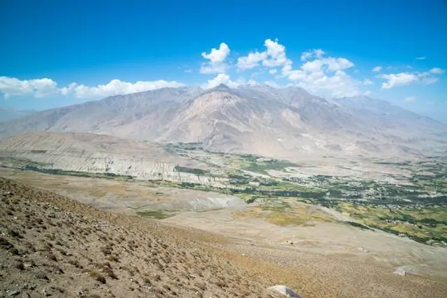 آبشار آب ملخ