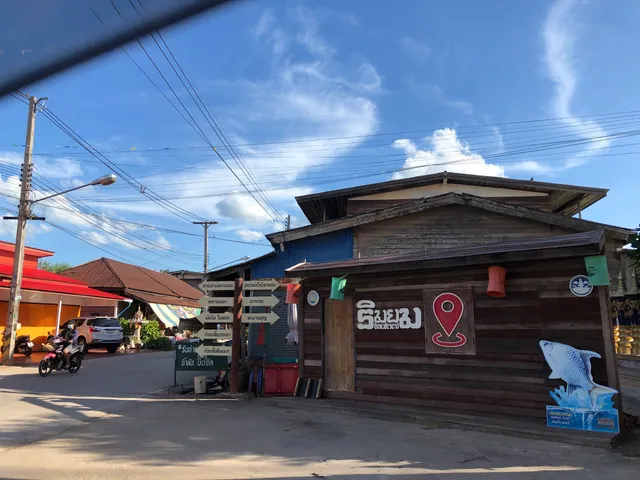 ตลาดริมยม