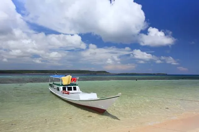 Pantai Pulau Liukang Loe