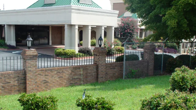 Armstrong Inn & Suites