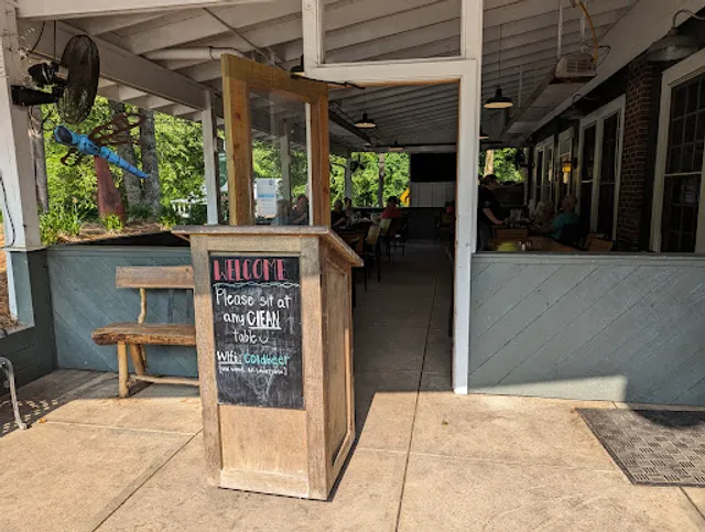 Nacoochee Village Tavern & Pizzeria