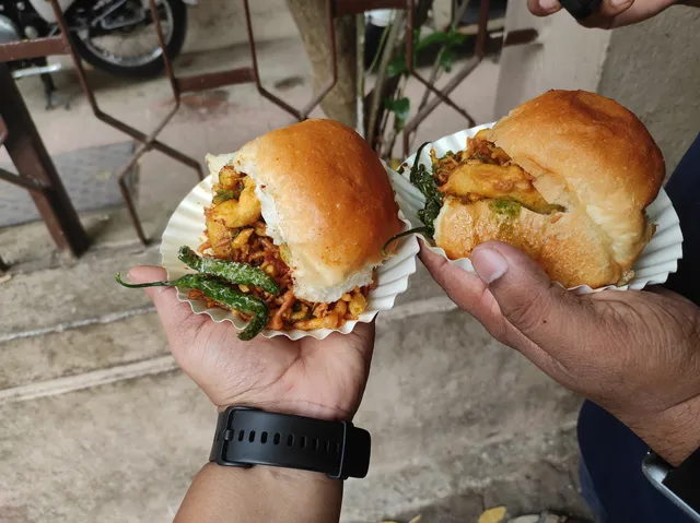 Kirti vada pav