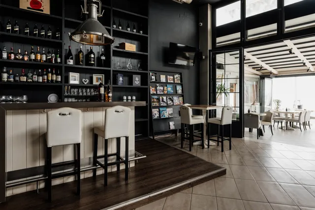 Coast Café BaRestaurant