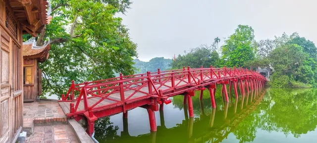 Thê Húc Bridge