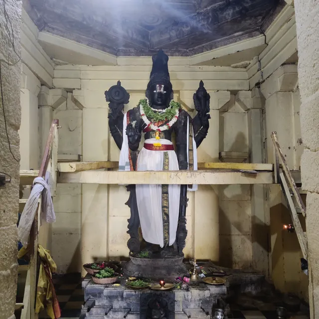 Ancient Shri Varadaraja Swamy Temple (Nethra Narayana)