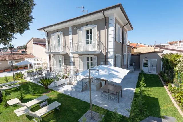 3G Family on the Beach