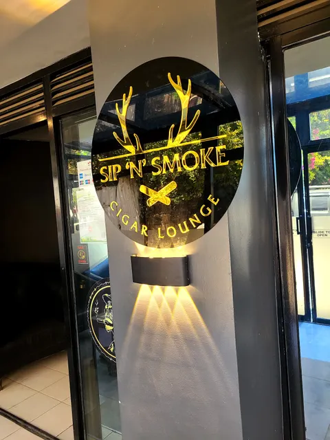 SIP 'n' SMOKE CIGAR LOUNGE - PARKLANDS