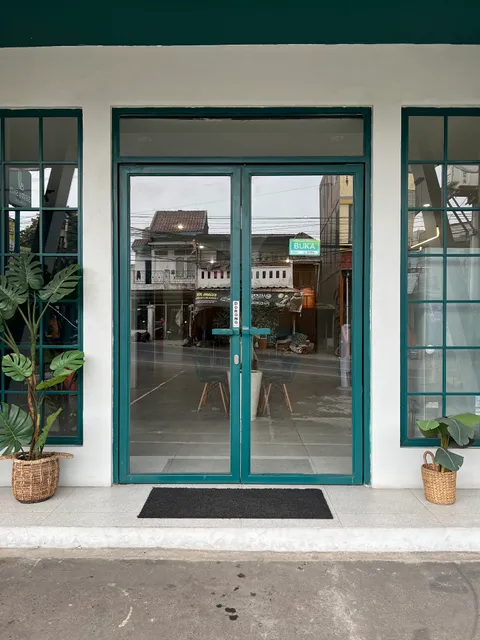 Semusim Coffee & Eatery