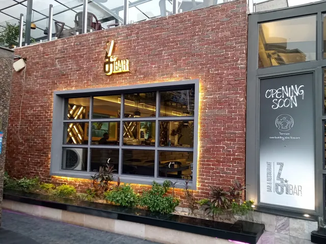 Zi bar / bar &restaurant