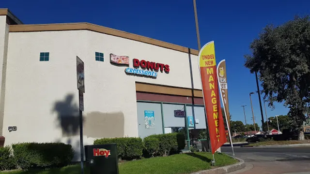 VS Donuts Croissants