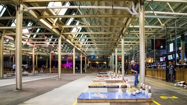 Fо̄wling Warehouse Hamtramck