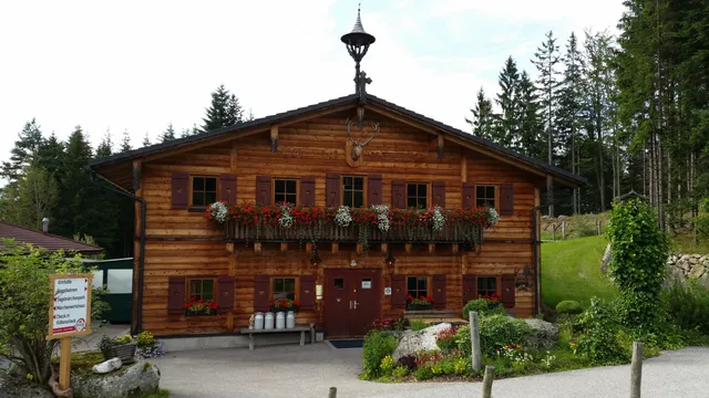 Jagdmärchenpark Hirschalm mit Sommerrodelbahn