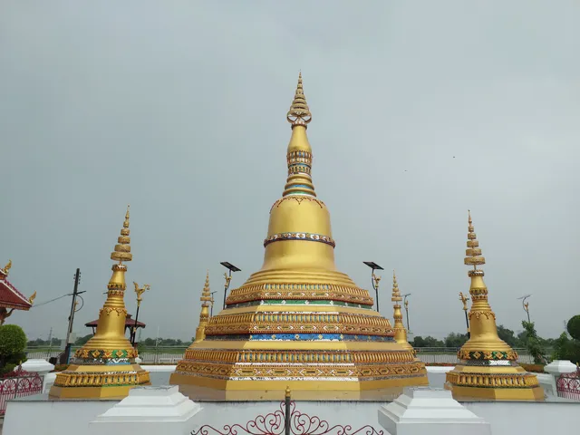 Wat Sala Daeng Nua