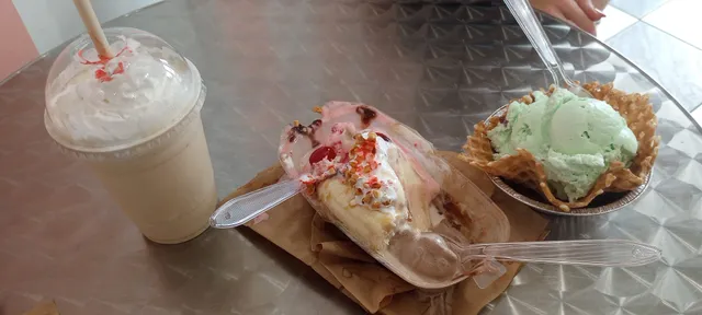 Petersen's Ice Cream and Cafe