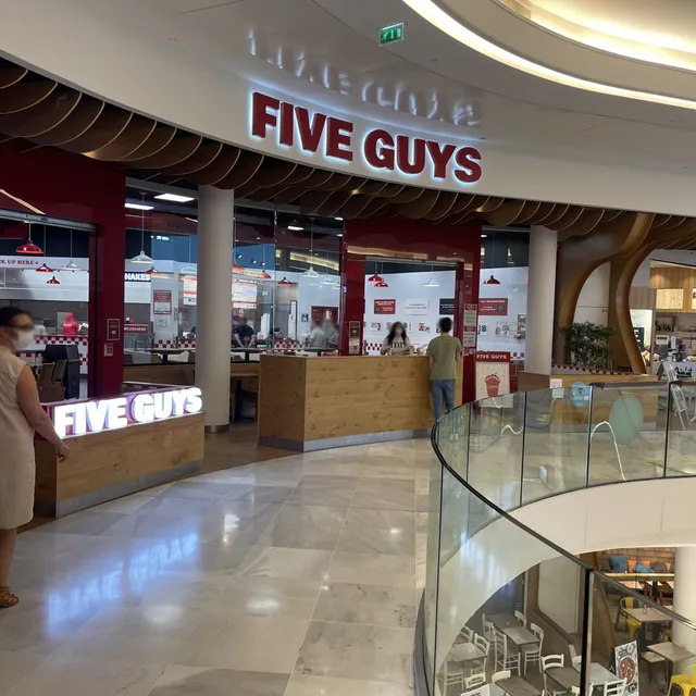 Five Guys Dijon Toison d'Or