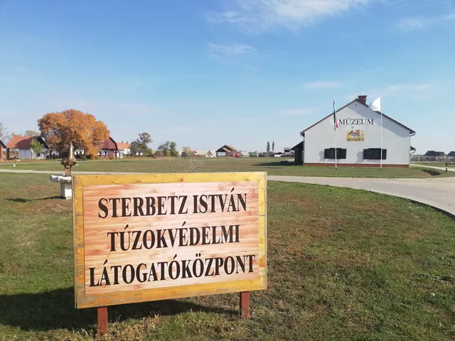 Sterbetz István Túzokvédelmi Látogatóközpont KMNP