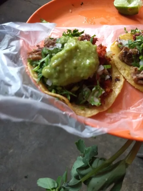 Taquería "Los CHAVOS "