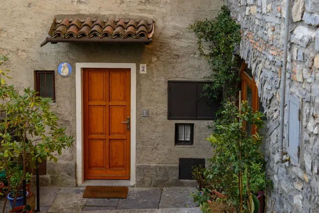 Lierna Beach Apartments