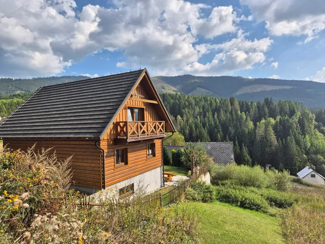 Chalupa pod Skleným Vŕškom Huty 127