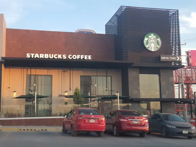 Starbucks Plaza Bonita DT