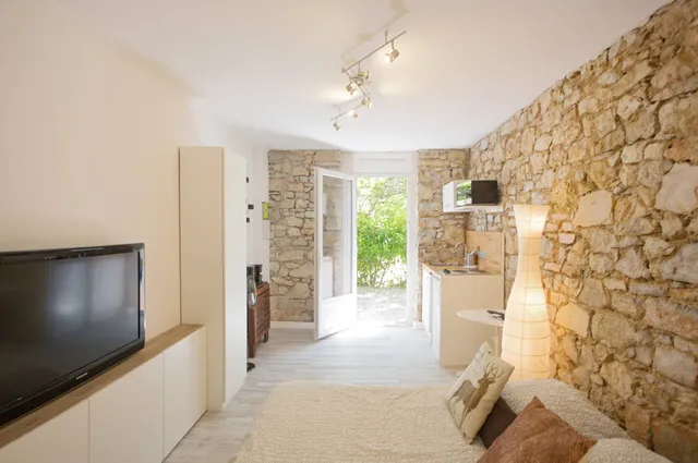 GregBnb - Murs en pierre /Terrasse privée /Parking gratuit