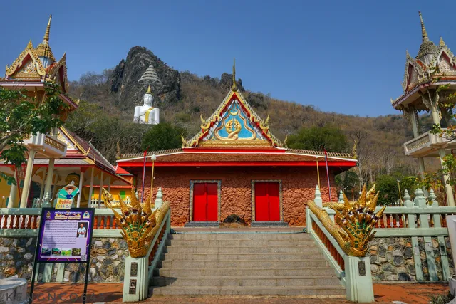 Wat Siri Chanthanimit Worawihan (Wat Khao Phra Ngam)