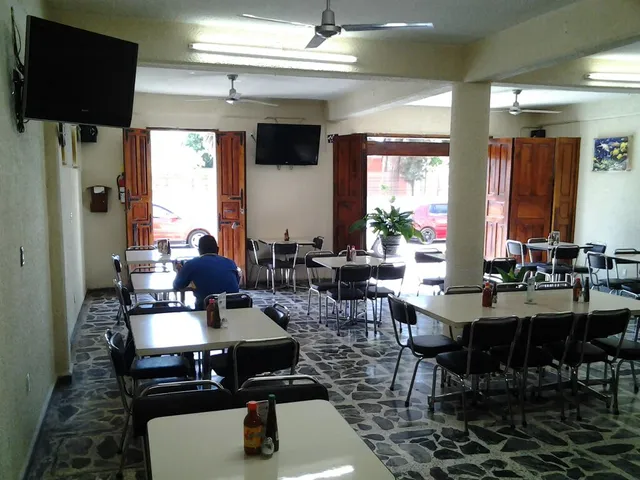 El Delfín Pescados y Mariscos