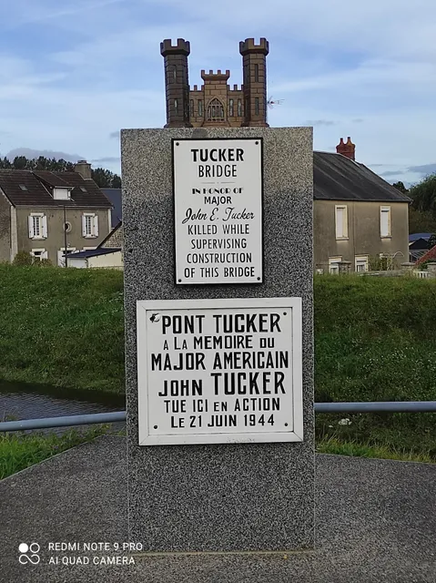 Monument John E. Tucker