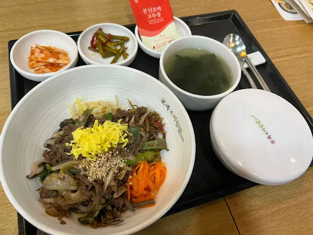 Bon Juk & Bibimbap Cafe Sinsa