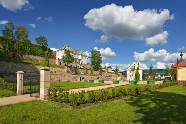 Southern Castle Gardens