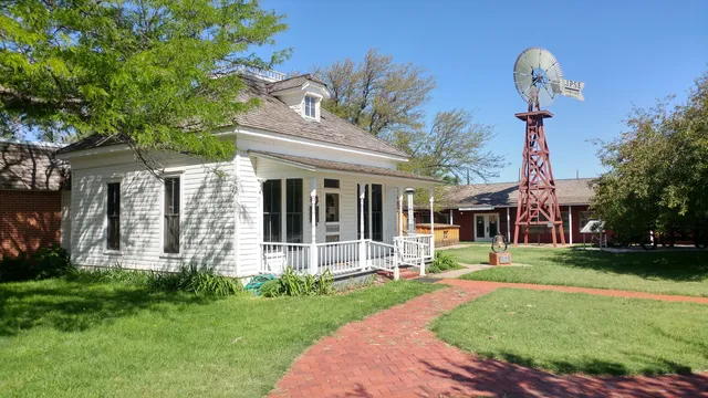 Carson County Square House Museum
