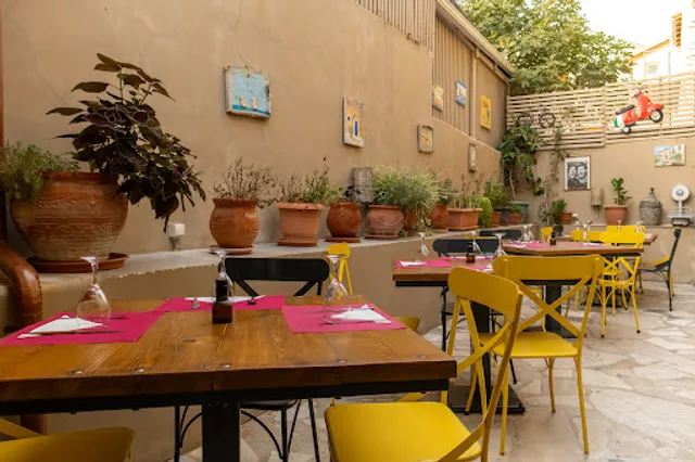 Paparazzi Pizzeria - Italian Restaurant