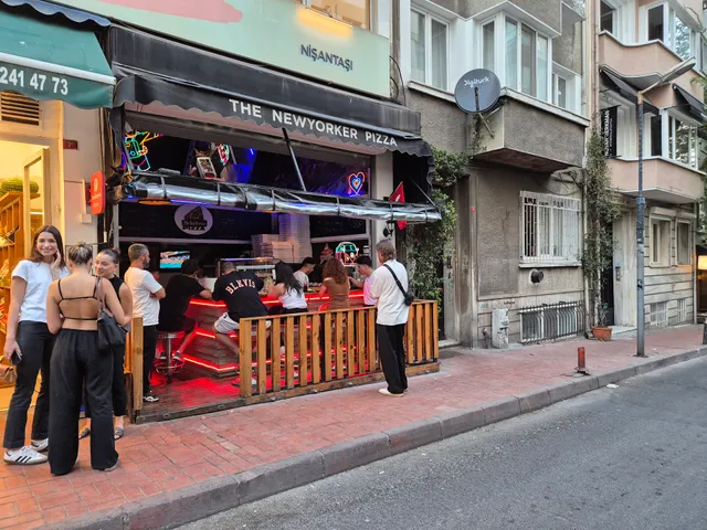 The New Yorker Pizza