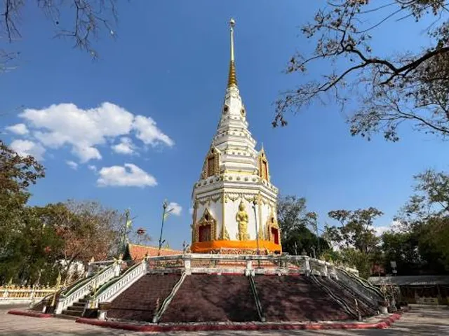 Wat That Mahachai Luang Pu Khamphan