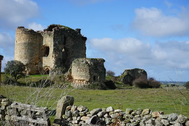 Castillo del Asmesnal (en ruinas)