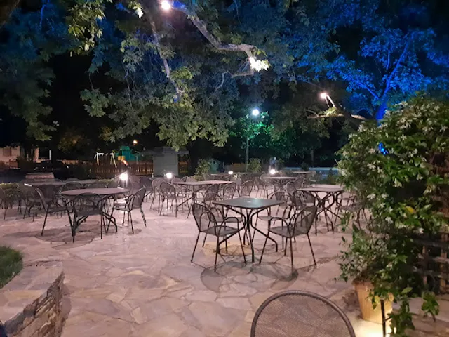 Ταβέρνα ψησταριά "Τα Πλατάνια "